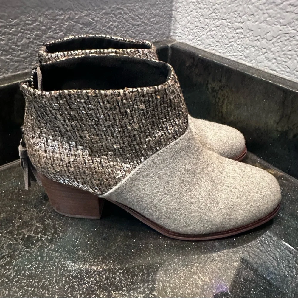 Toms Leila Bootie in the Grey Felt Shine Boucle style Women's Ankle Boots 7.5
